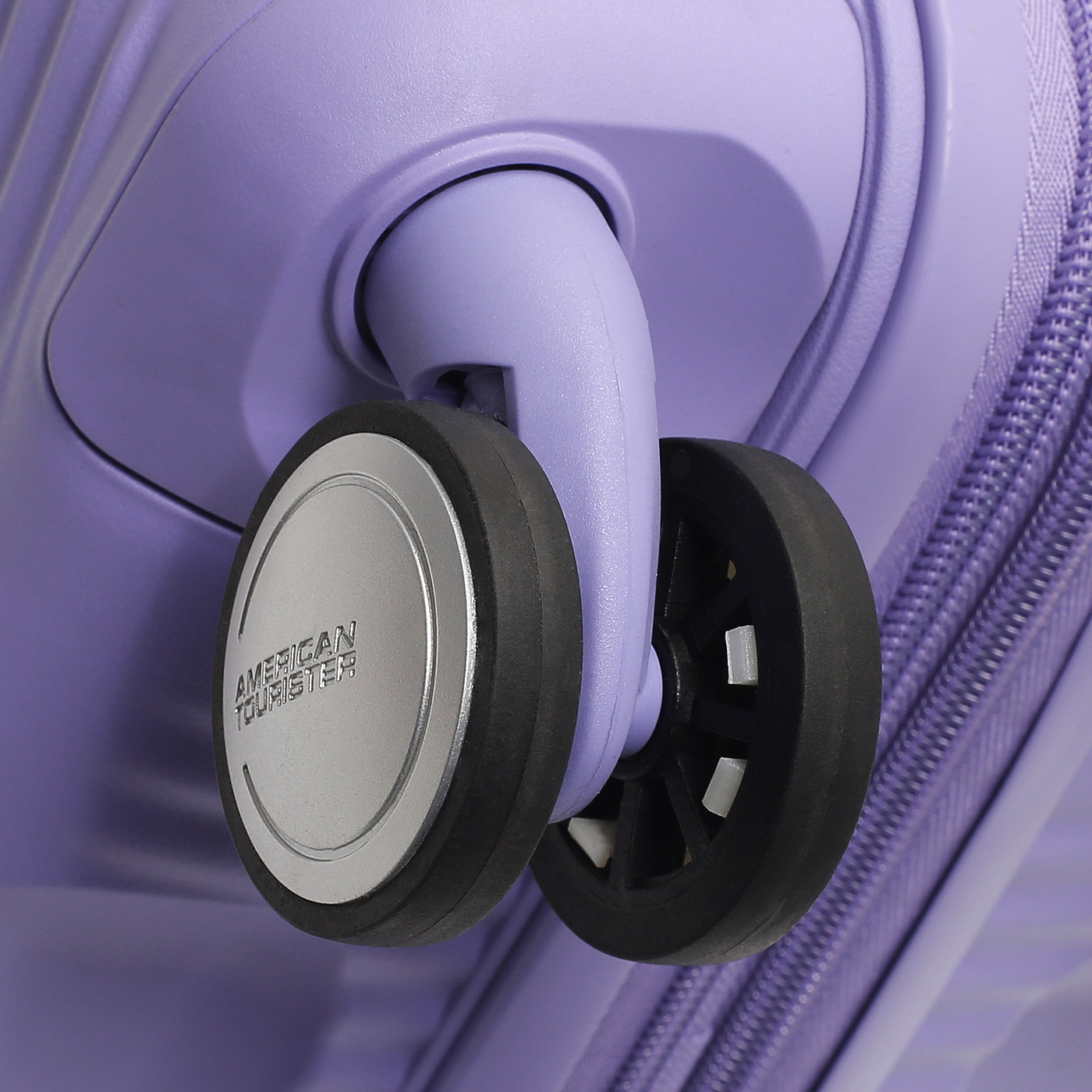 Чемодан для ручной клади из полипропилена American Tourister Soundbox