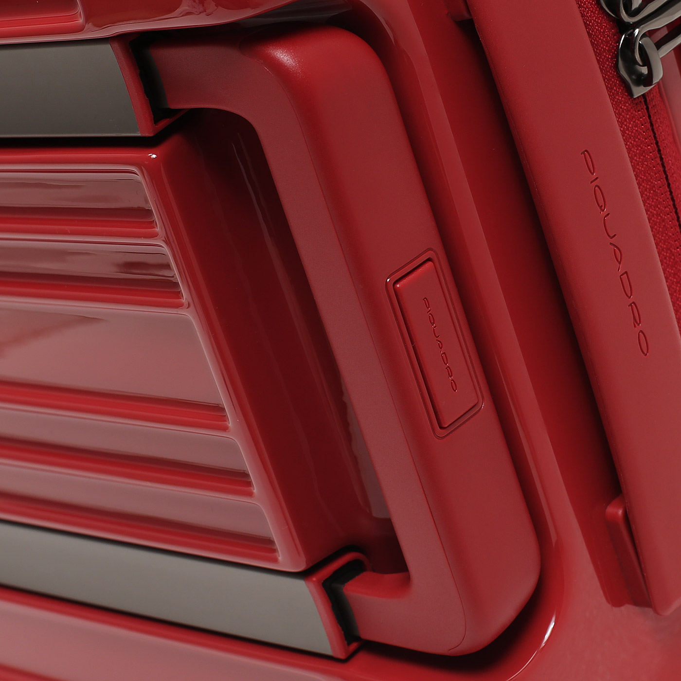 Чемодан для ручной клади из поликарбоната Piquadro PQ Light