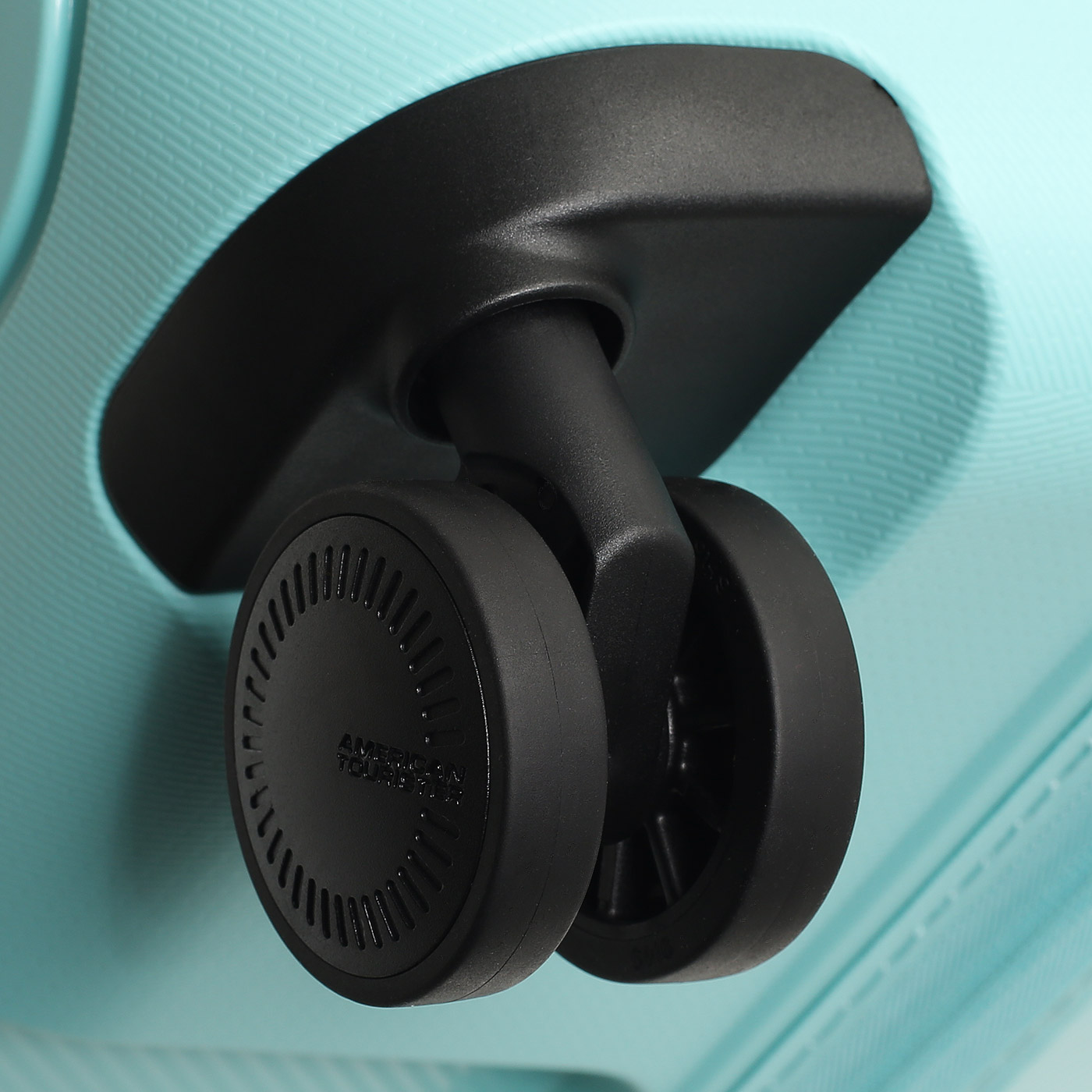 Чемодан средний M  American Tourister Dashpop