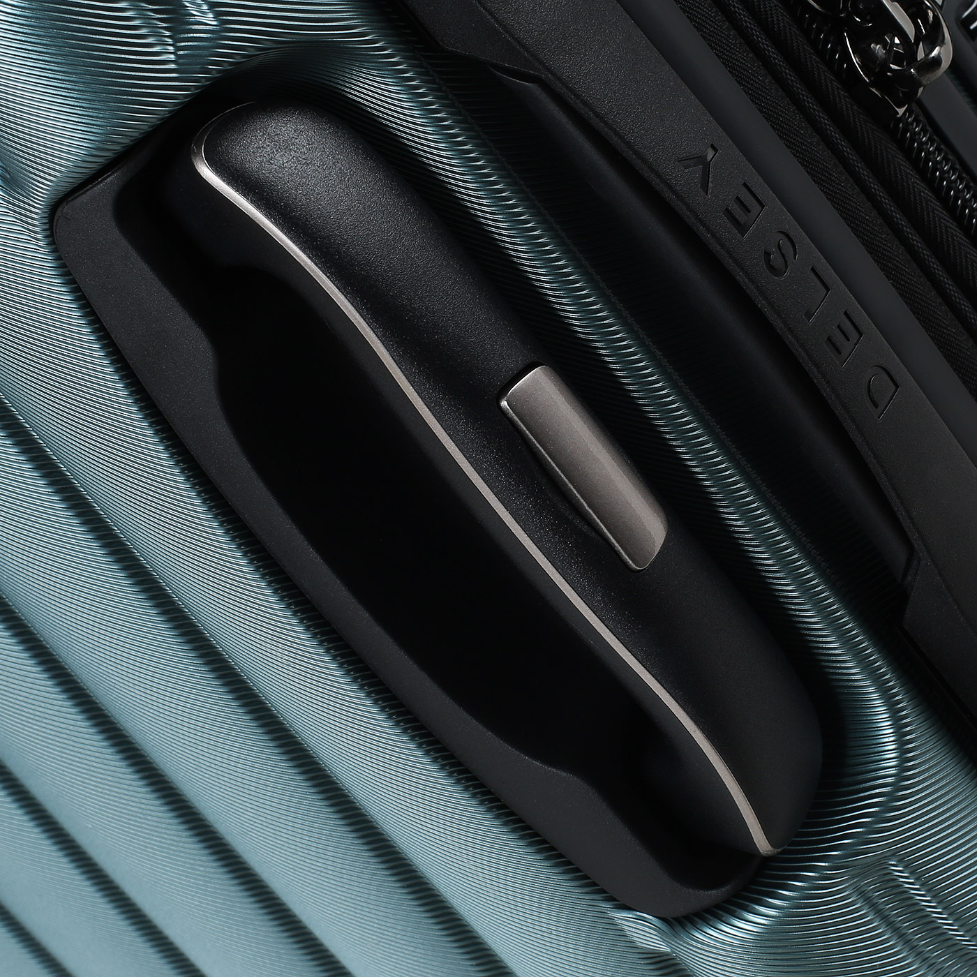 Чемодан маленький S из поликарбоната Delsey Shadow 5.0