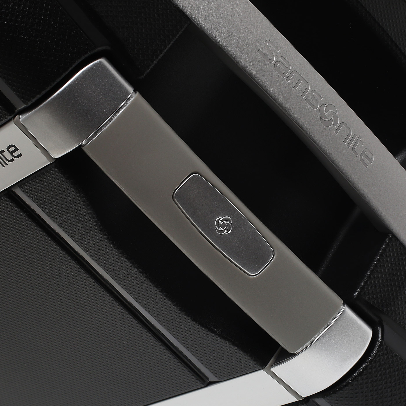 Чемодан средний M из полипропилена Samsonite S’Cure