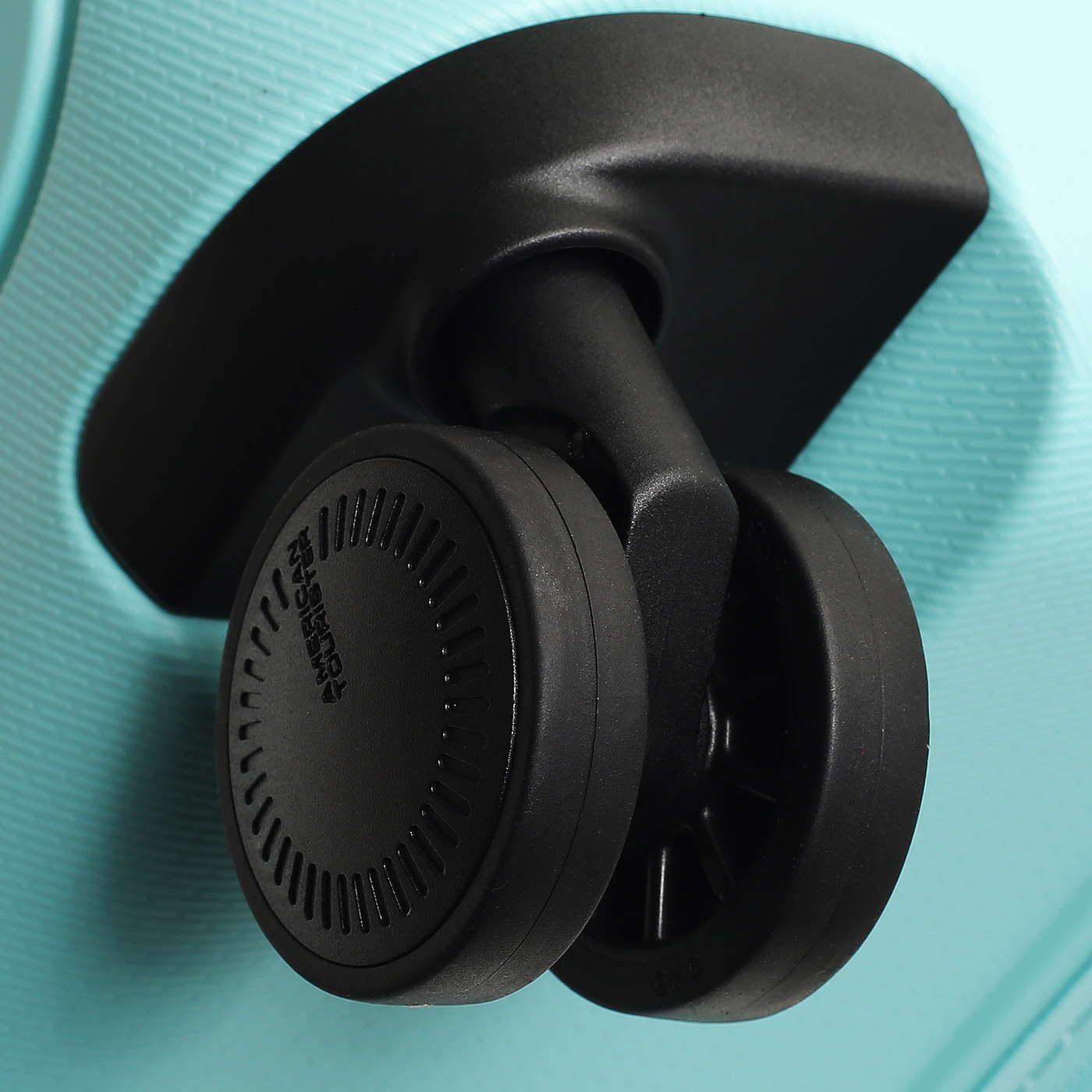 Чемодан на колесах American Tourister Dashpop