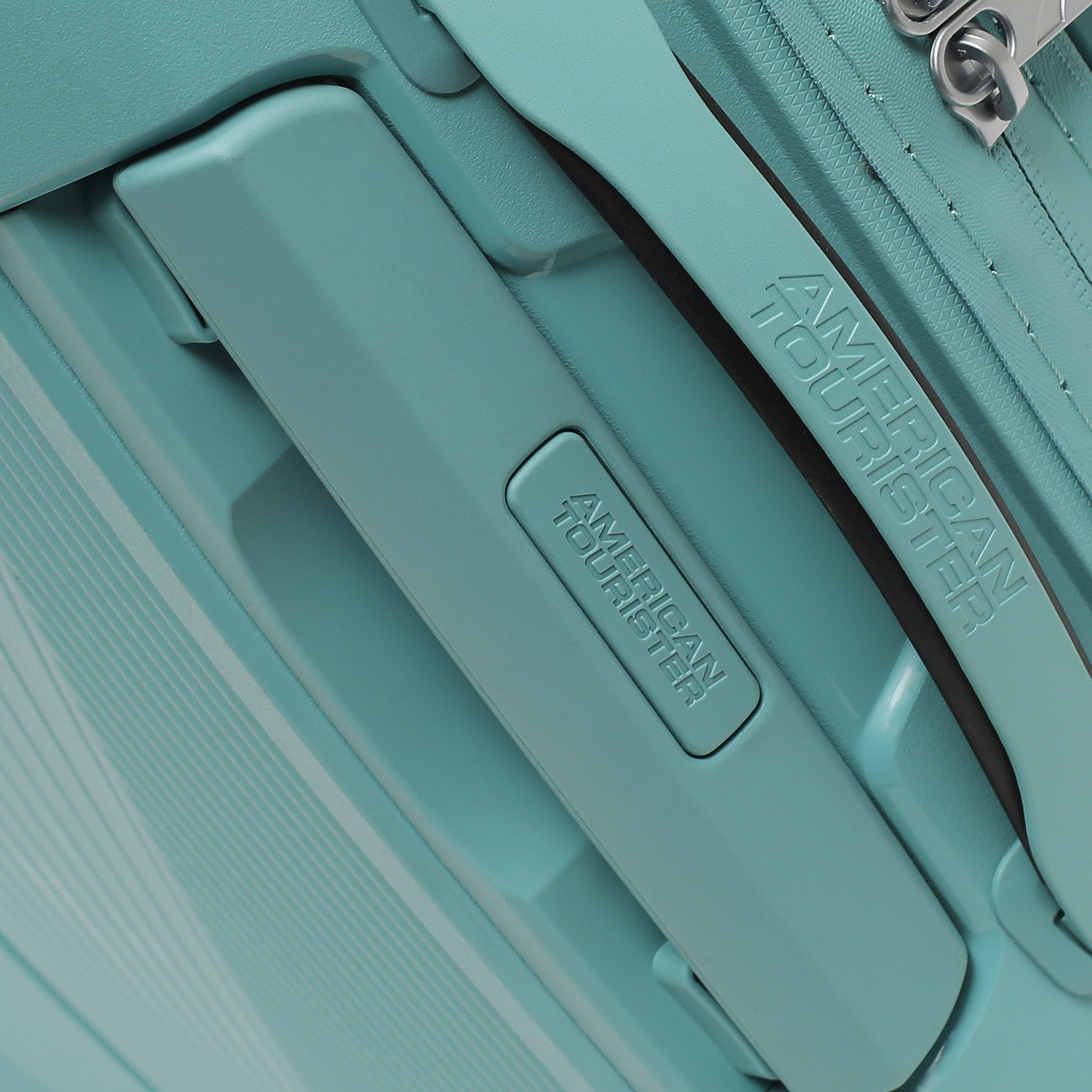 Чемодан для ручной клади из полипропилена American Tourister Airconic