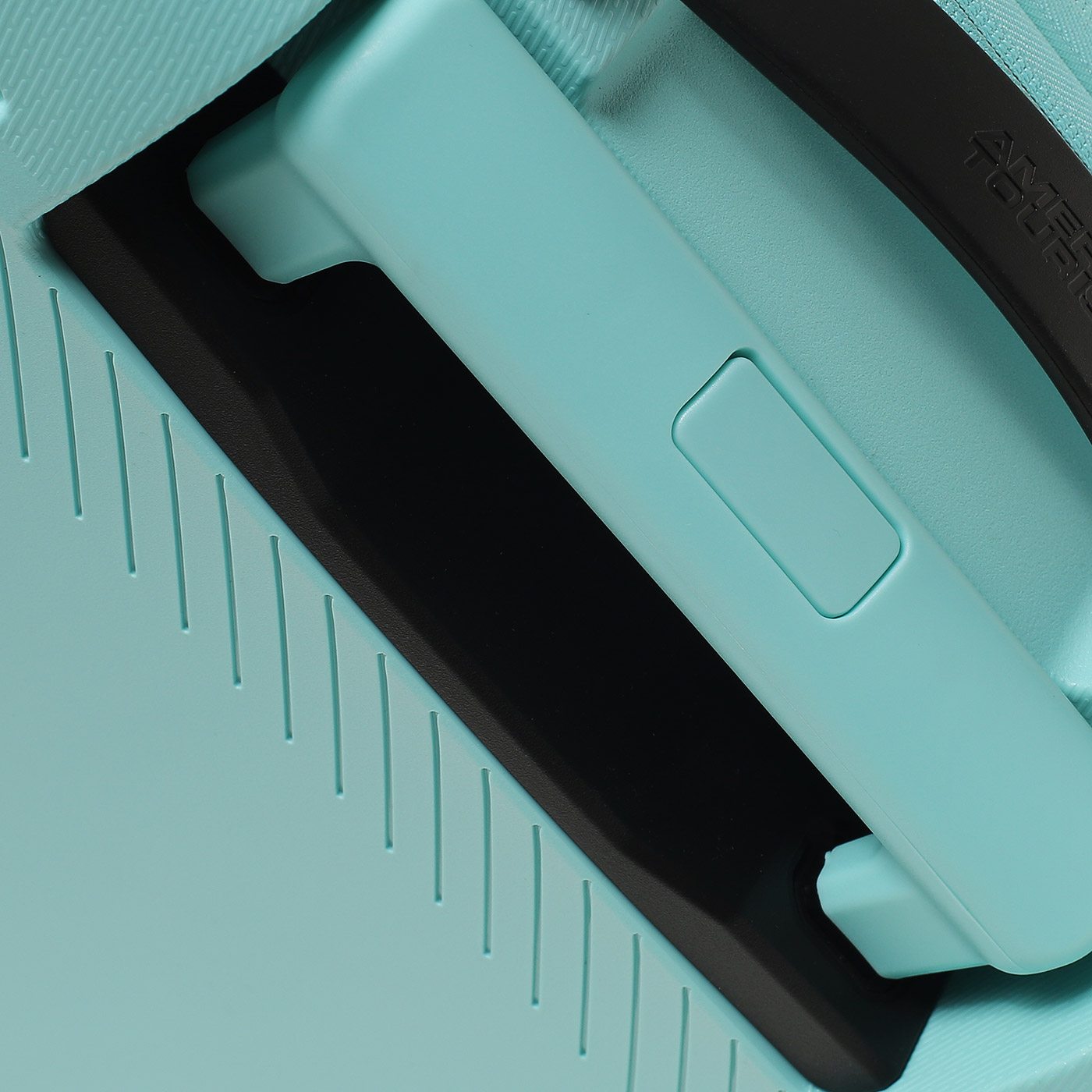 Чемодан на колесах American Tourister Dashpop