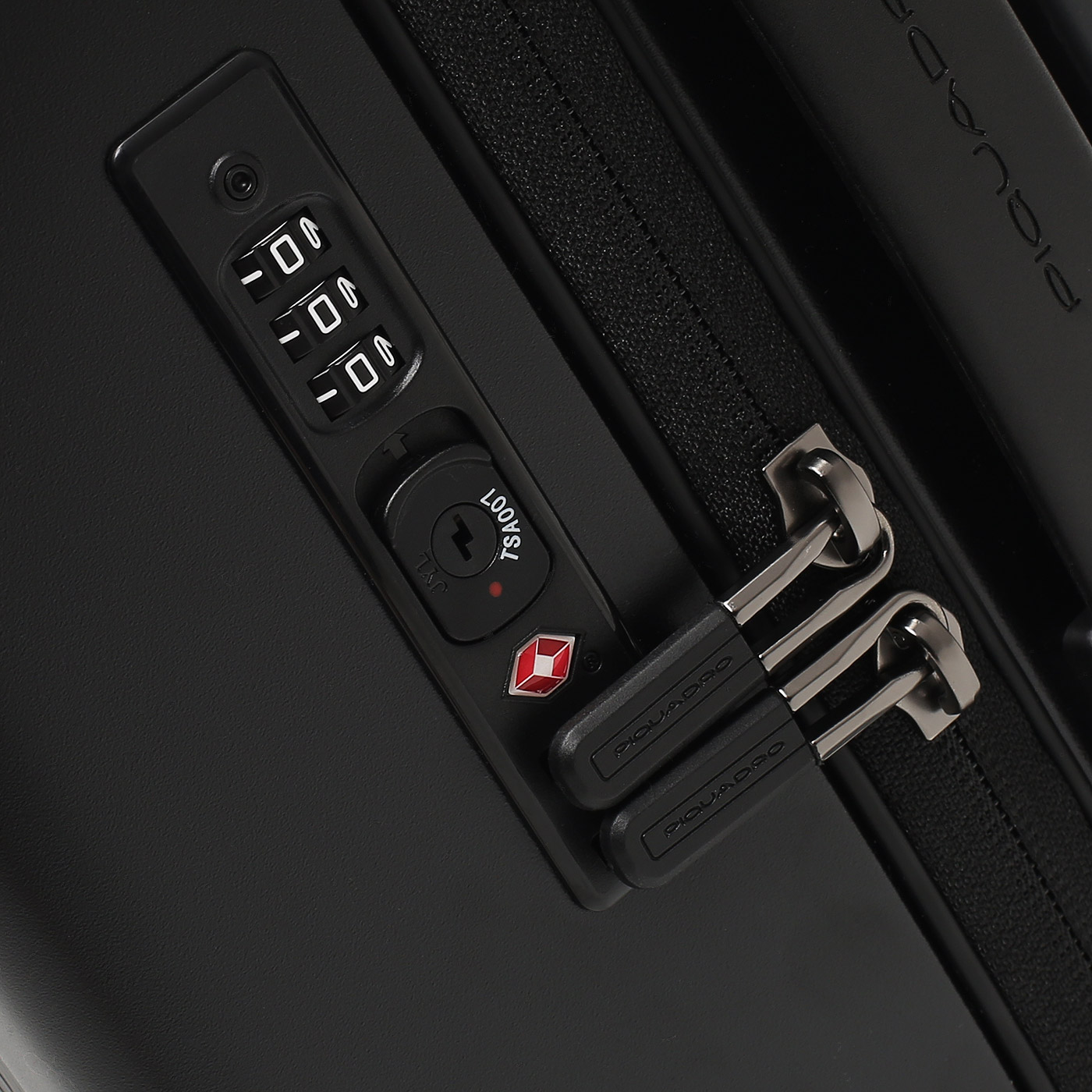 Чемодан для ручной клади из поликарбоната Piquadro PQ Light