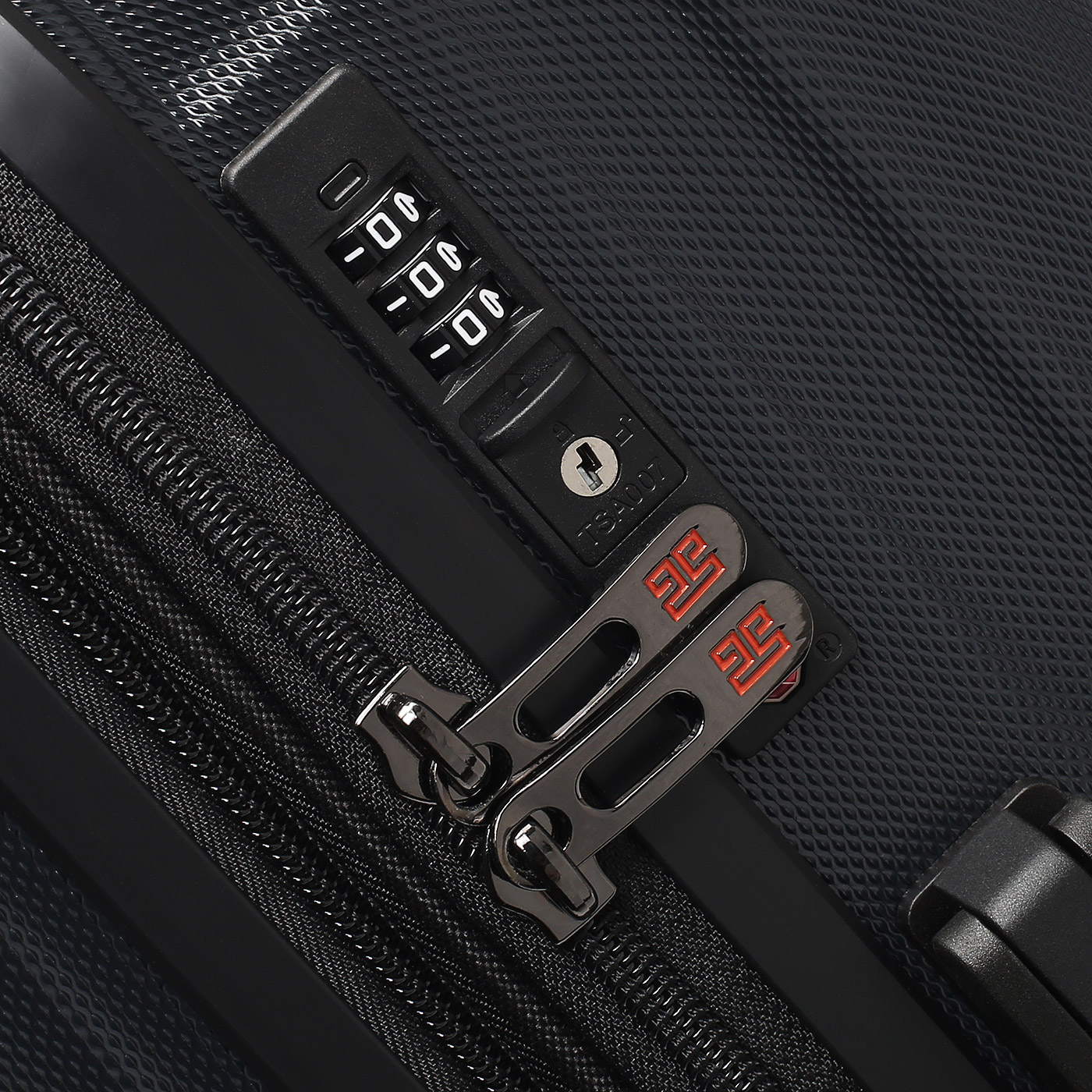 Чемодан средний M из поликарбоната Eberhart Lotus 2.0