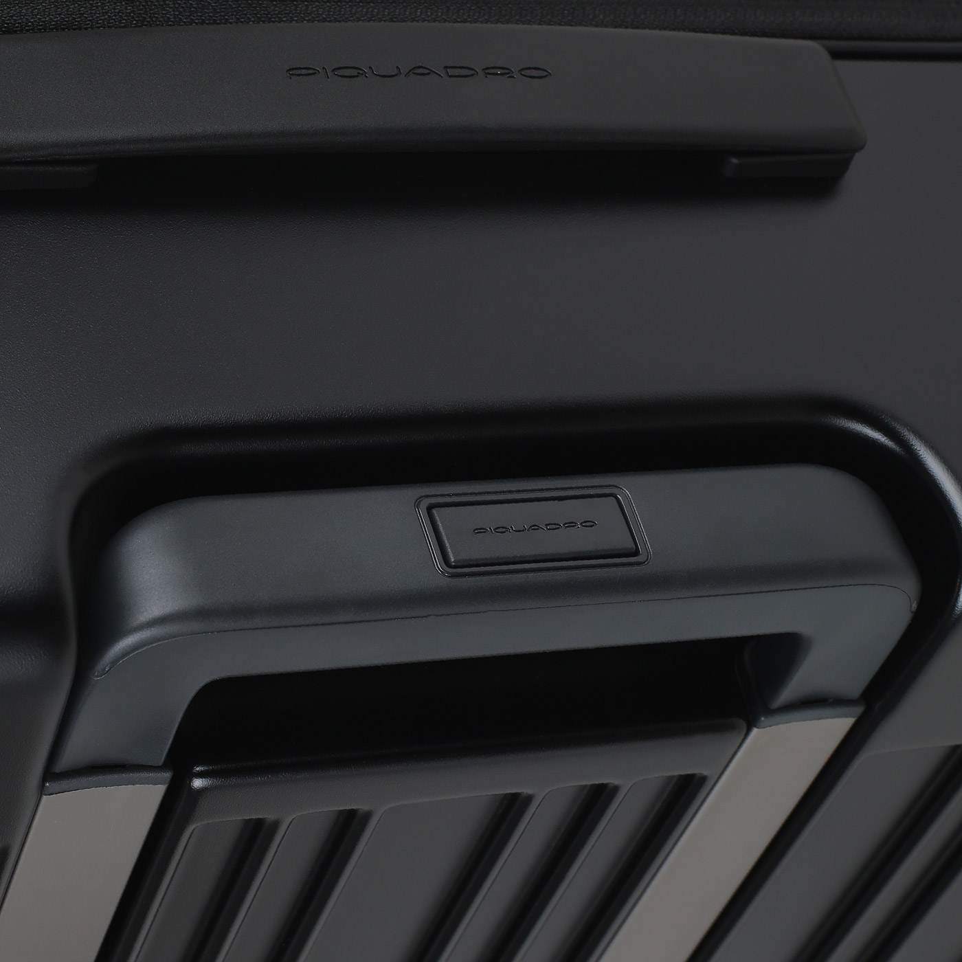 Чемодан большой L из поликарбоната Piquadro PQ Light