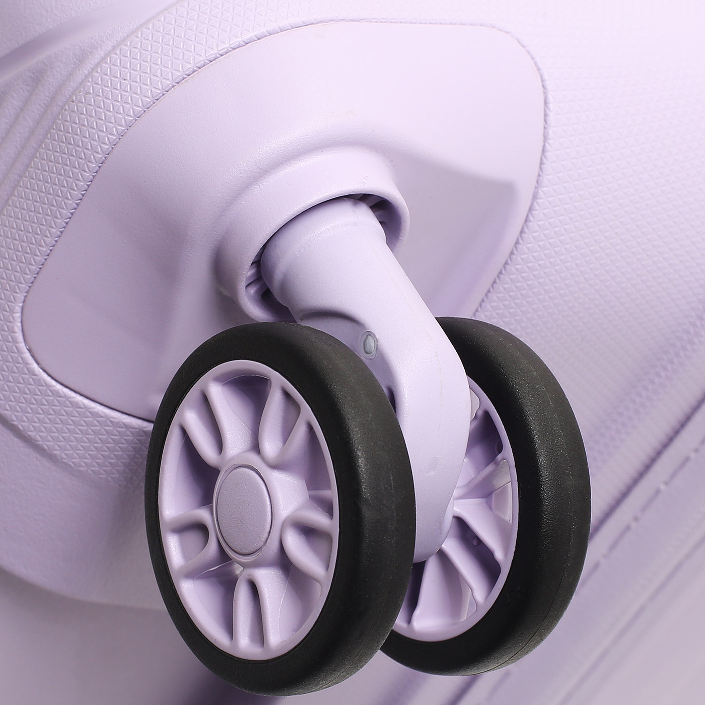 Чемодан средний M из полипропилена American Tourister Airconic