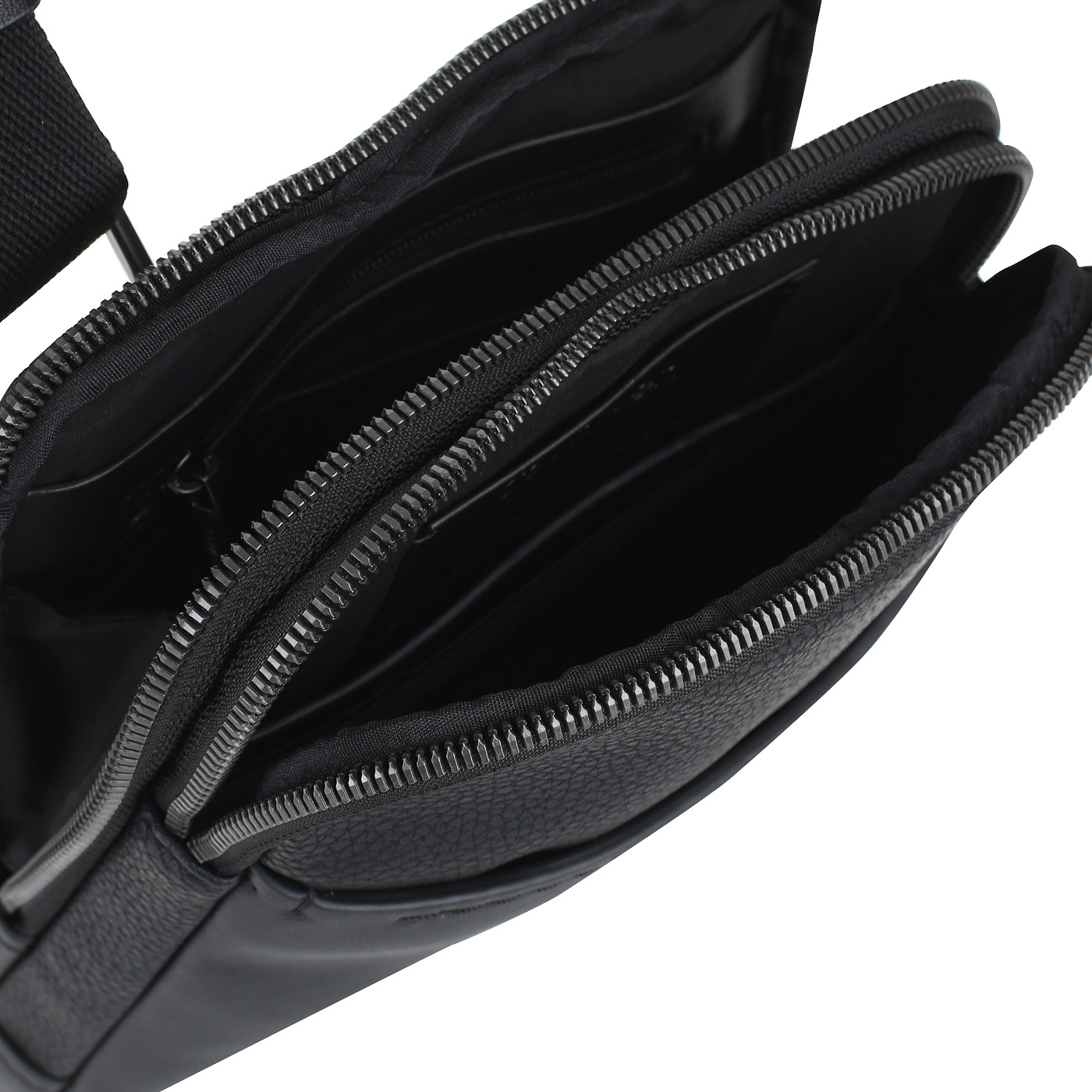 Черная сумка-планшет Calvin Klein Jeans Pre Fall