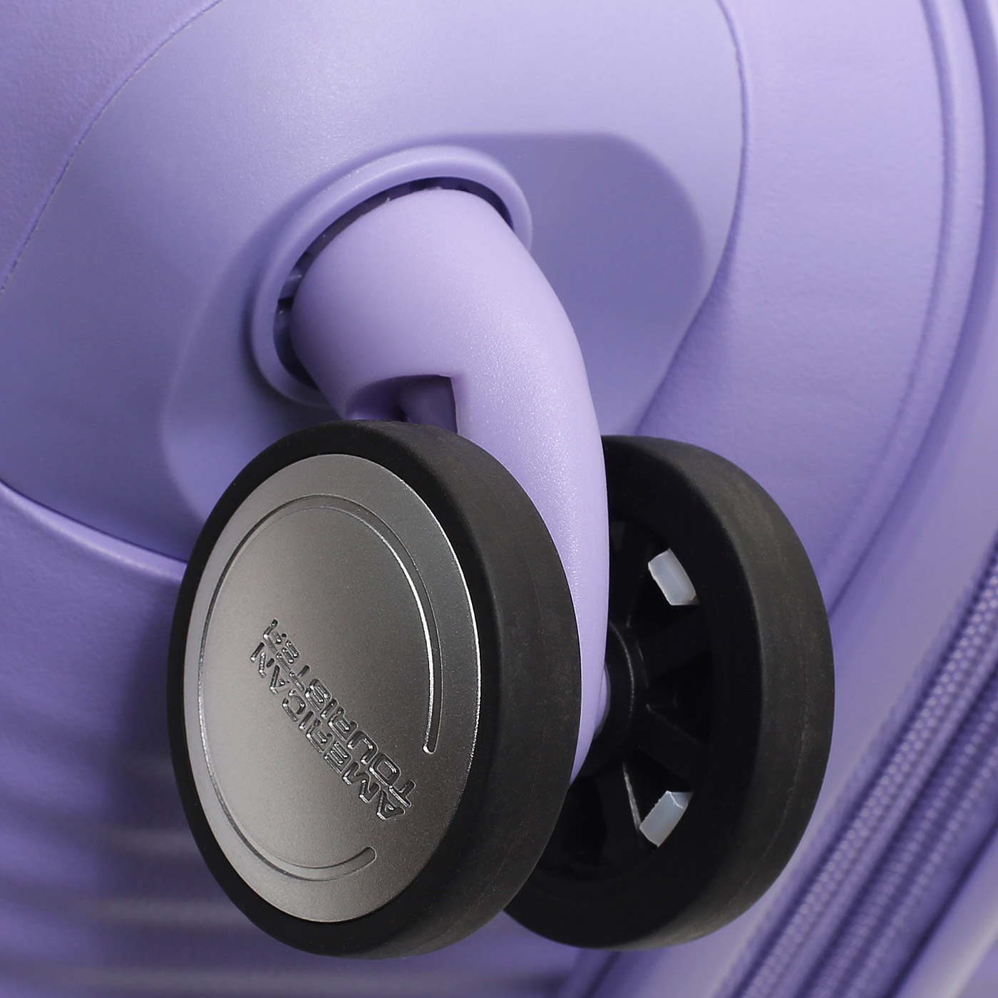 Чемодан большой L из полипропилена American Tourister Soundbox