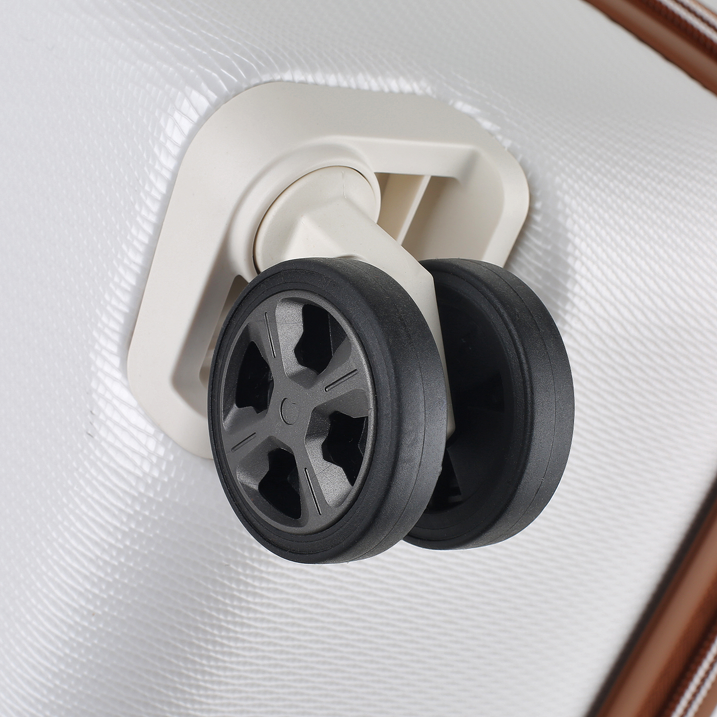 Чемодан очень большой XL из поликарбоната Delsey Chatelet Air