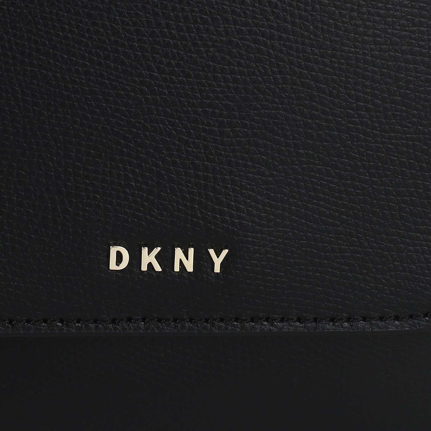 Сумка на магнитной кнопке DKNY Felicia